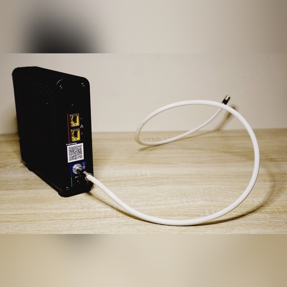 ARRIS SURFboard and RG6 Coax Cable - Picture 9 of 12